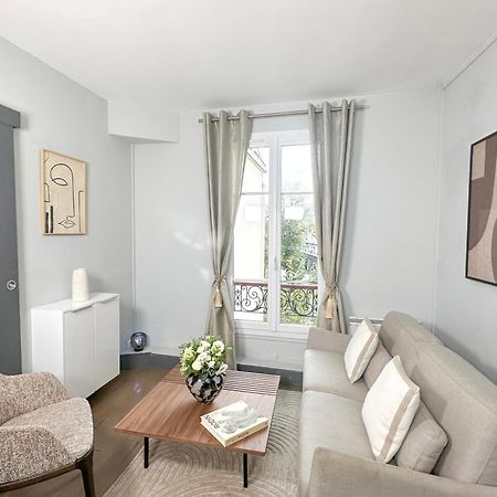 Stunning Apartment Near Eiffel Tower Париж Экстерьер фото
