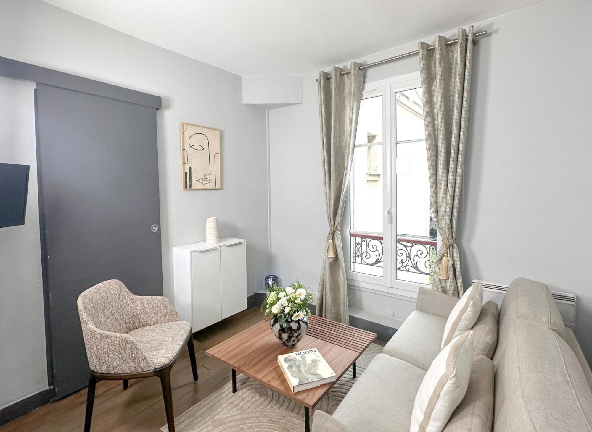 Stunning Apartment Near Eiffel Tower Париж Экстерьер фото