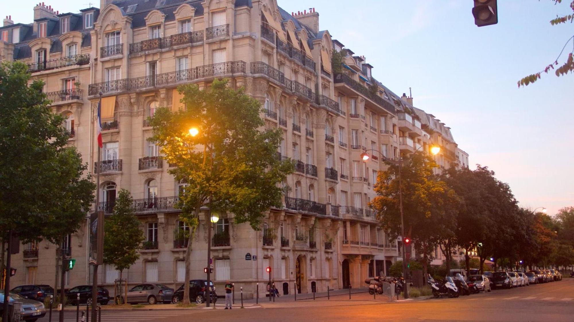 Stunning Apartment Near Eiffel Tower Париж Экстерьер фото
