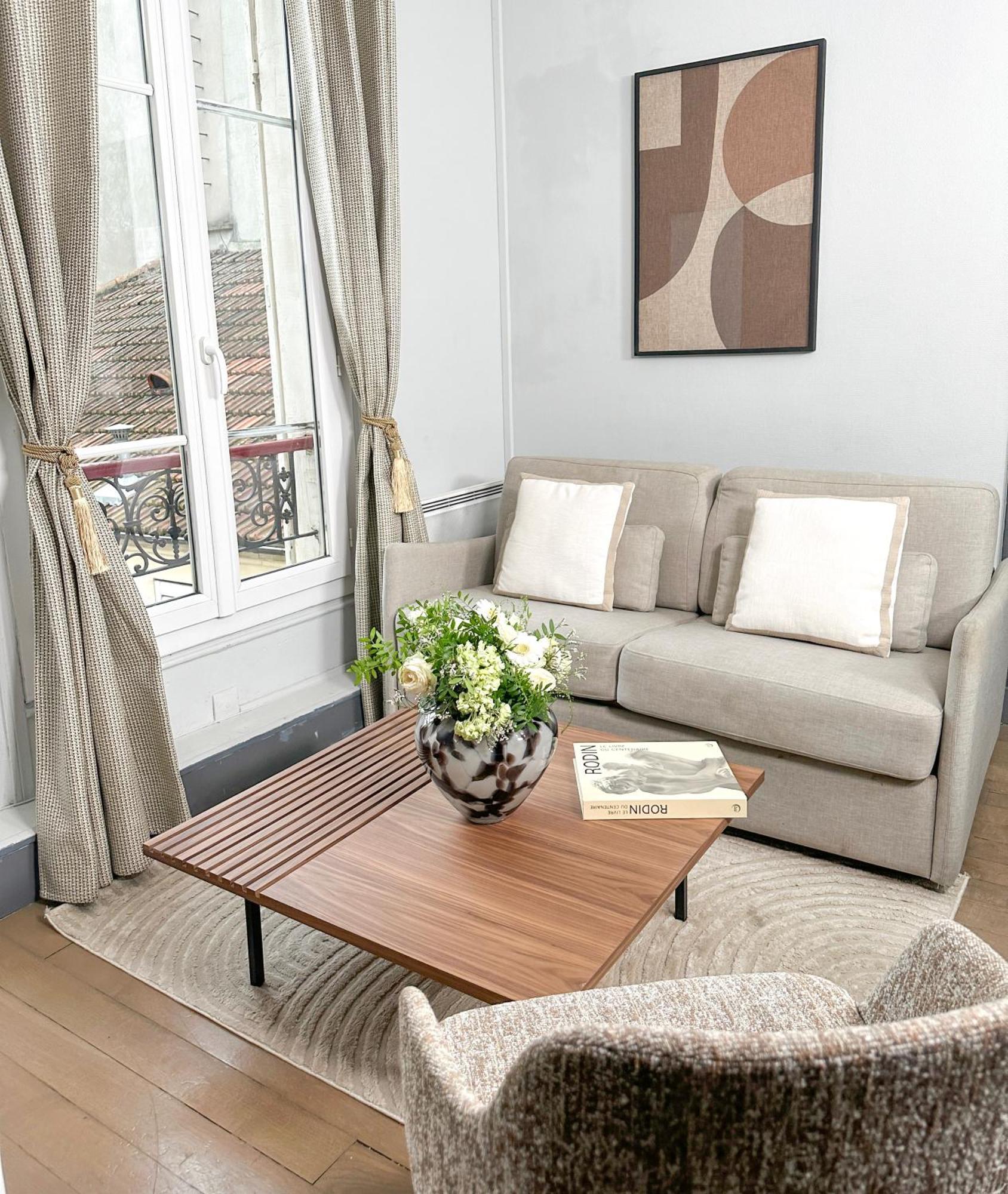 Stunning Apartment Near Eiffel Tower Париж Экстерьер фото