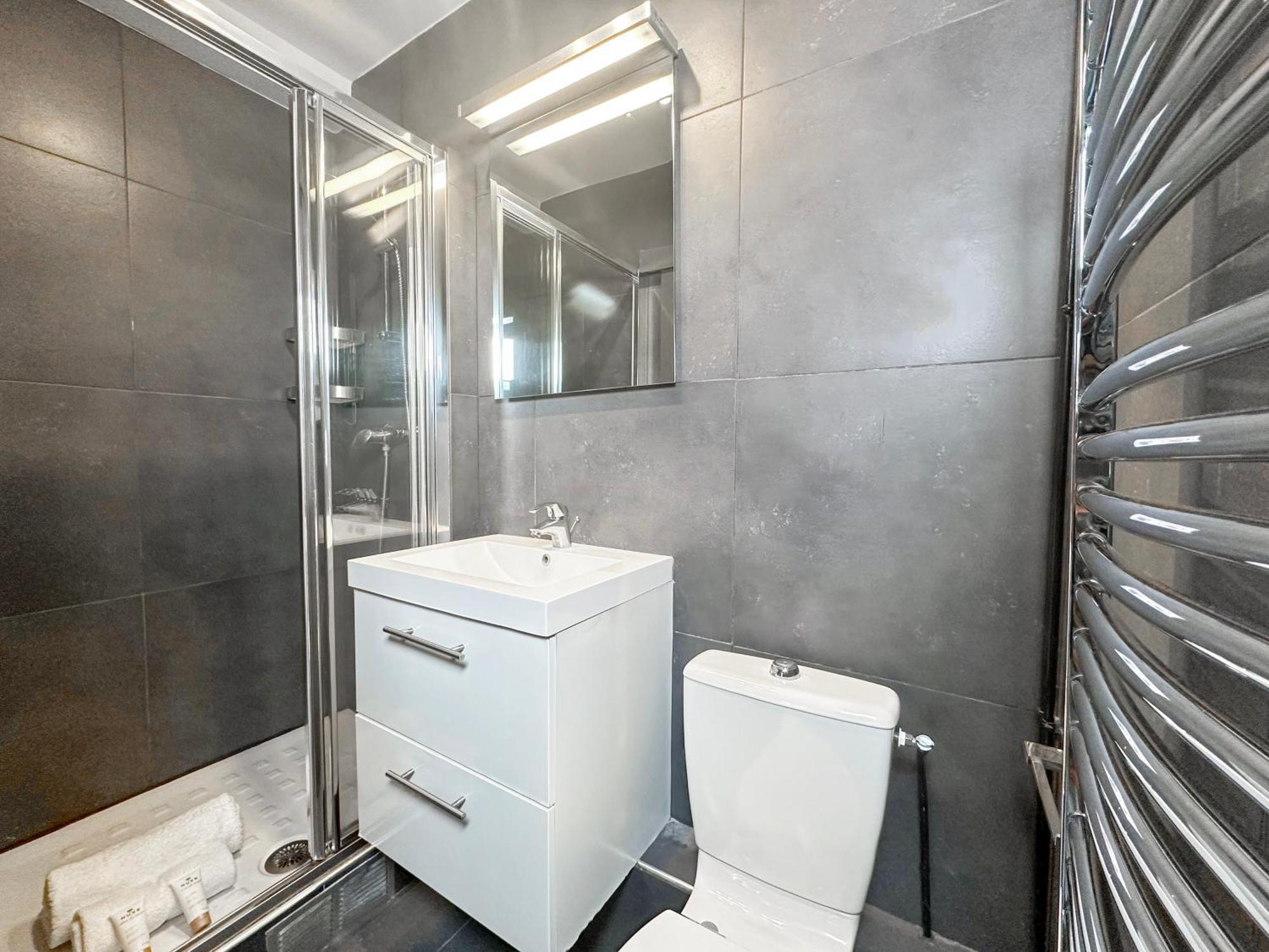Stunning Apartment Near Eiffel Tower Париж Экстерьер фото