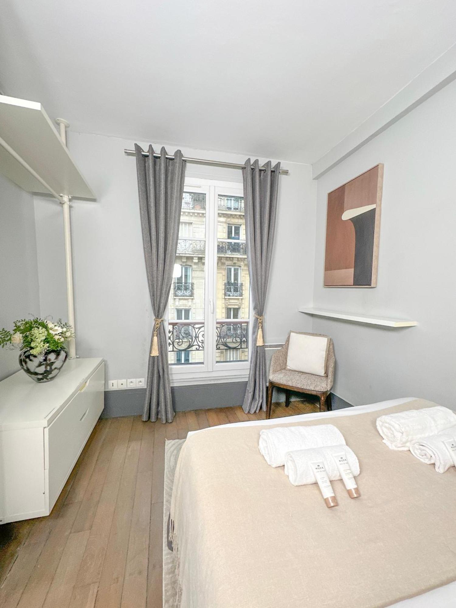 Stunning Apartment Near Eiffel Tower Париж Экстерьер фото