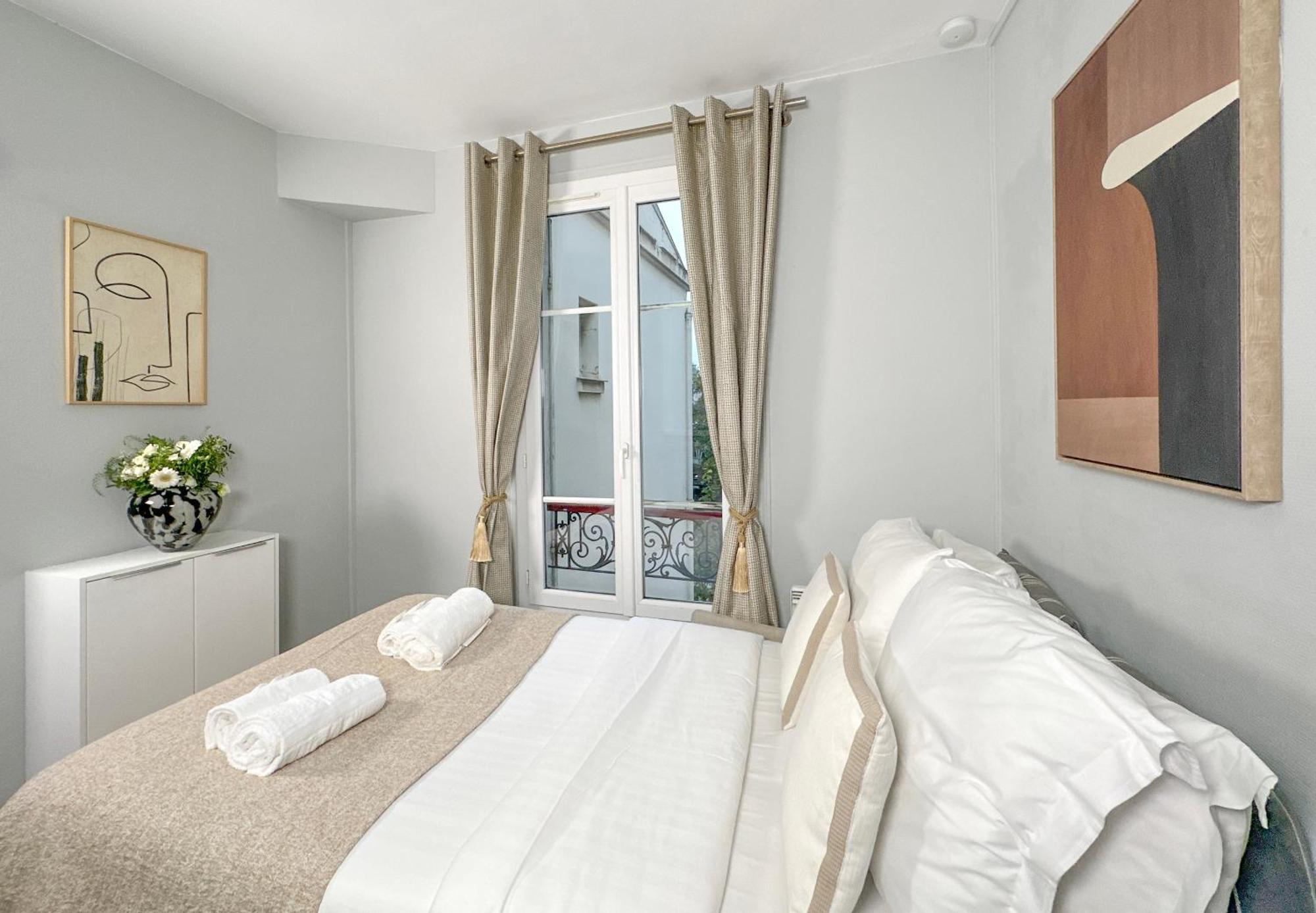 Stunning Apartment Near Eiffel Tower Париж Экстерьер фото