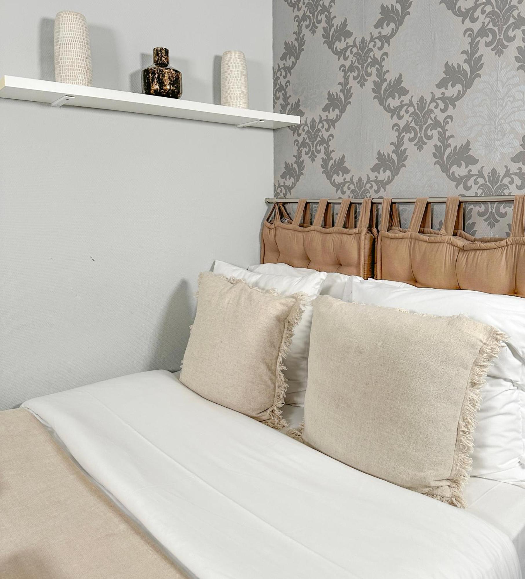 Stunning Apartment Near Eiffel Tower Париж Экстерьер фото