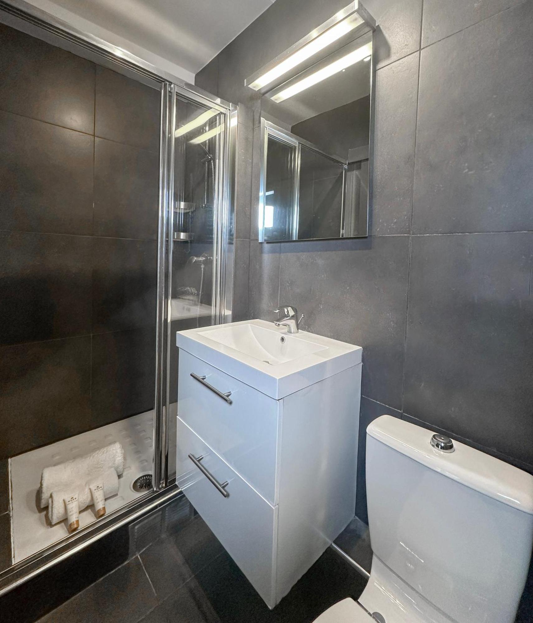 Stunning Apartment Near Eiffel Tower Париж Экстерьер фото