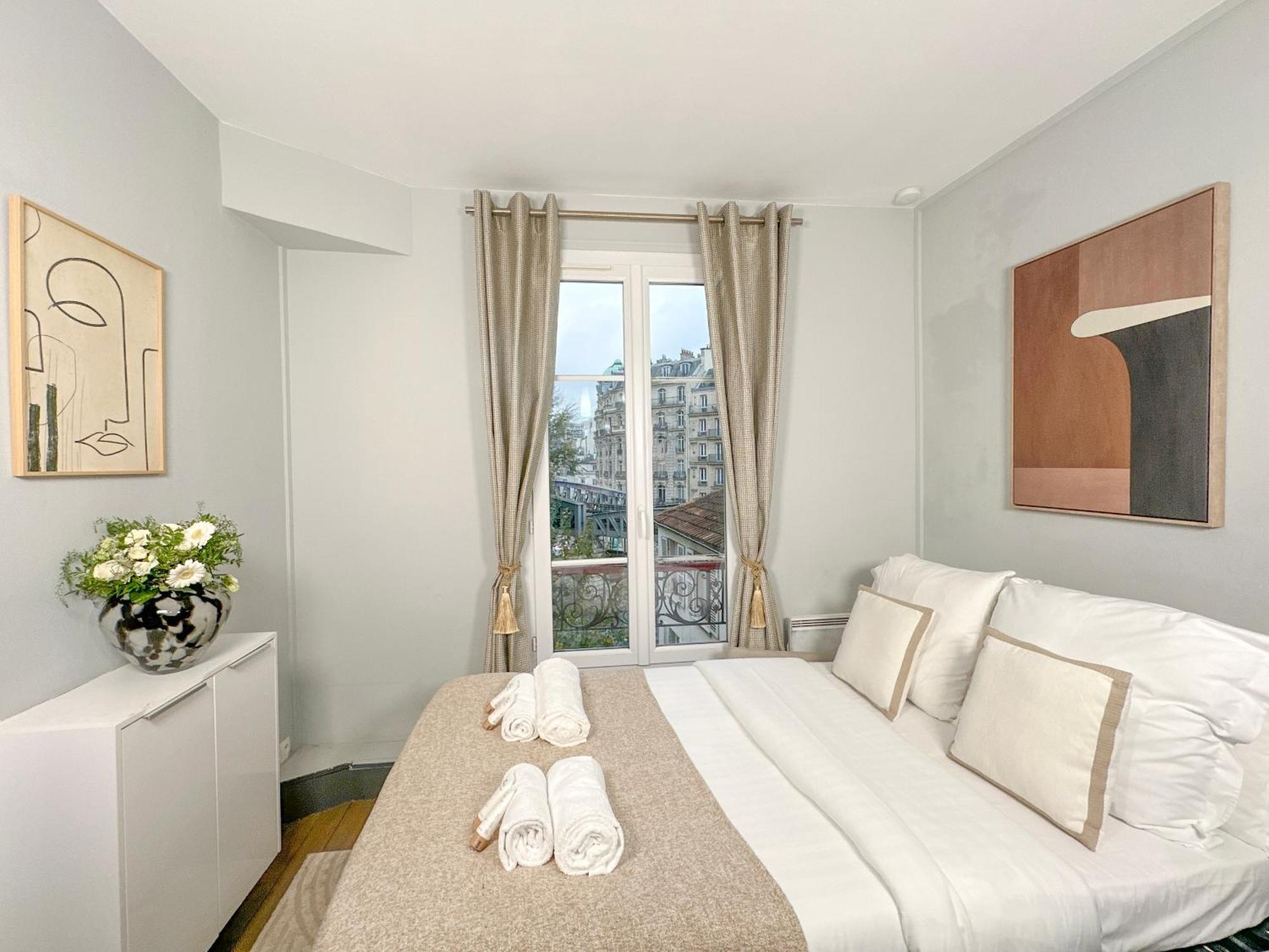Stunning Apartment Near Eiffel Tower Париж Экстерьер фото
